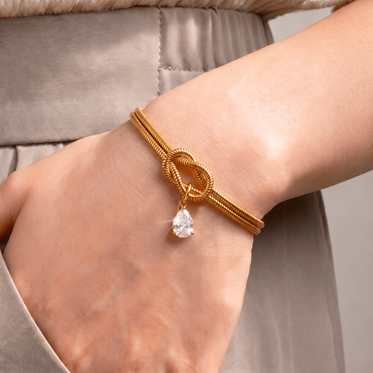 18K Golden Plated Exquisite Pendant Bracelet, Unisex Style